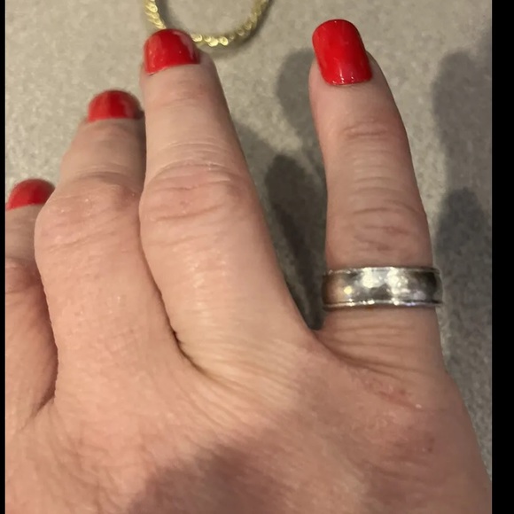 🔥Sterling Silver Vintage Women’s Band Ring w/triangular rare designs Stamped 925 - Picture 5 of 8